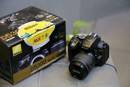مشخصات ظاهری دوربین Nikon D5300