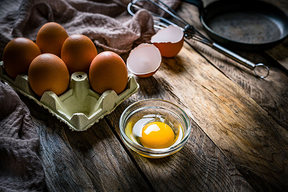 آیا خوردن تخم مرغ خام مضر و خطرناک است؟