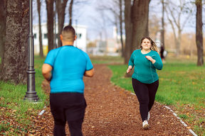 راهنمای دویدن برای افراد چاق؛ چگونه بدون آسیب‌ دیدگی بدویم؟