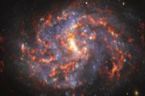 تصویری شگفت‌انگیز از یک کهکشان مارپیچی در فاصله 80 میلیون سال نوری از زمین
