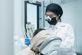 روش‌های درمان دندان‌های کج / خوب و بد جایگزین های ارتودنسی