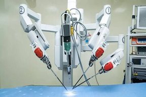 ربات جراح غیرممکن را ممکن کرد/ انجام موفق عملی که هیچ جراحی نمی‌توانست