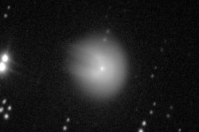 تغییر شکل عجیب یک ستاره دنباله‌دار حین حرکت به سمت خورشید/ عکس