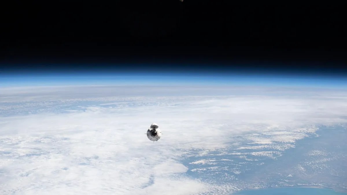  فضانوردان اولین ماموریت کاملا خصوصی ISS با موفقیت به زمان بازگشتند 