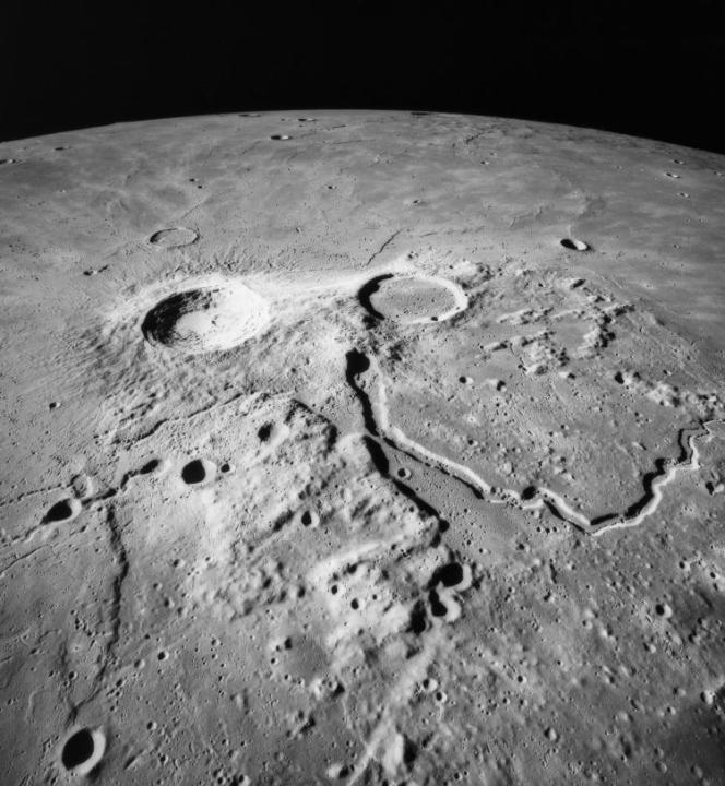 آتشفشان‌های باستانی احتمالا منبعی برای وجود یخ روی ماه هستند 