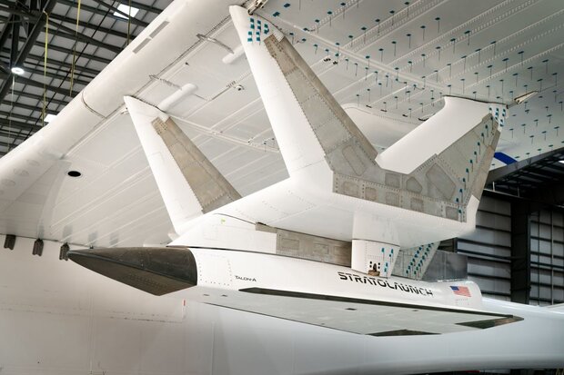 بزرگترین هواپیمای جهان یک وسیله نقلیه مافوق صوت را به آسمان برد