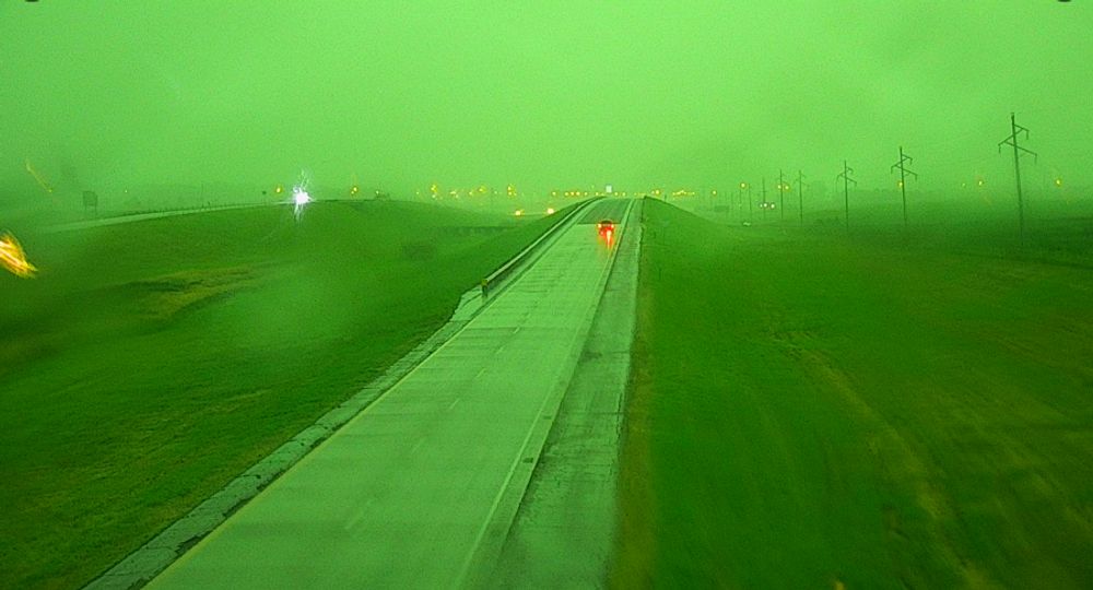 درکو، طوفانی سهمگین که روز گذشته آسمان ایالات متحده را سبز رنگ کرد