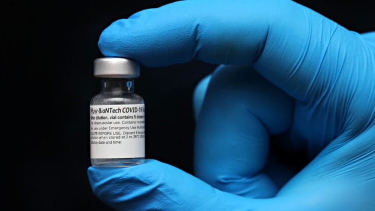 مدیرعامل فایزر: واکسن جدید کرونا اومیکرون احتمالا فصل پاییز از راه می‌رسد