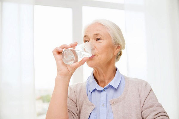 خوردن هشت لیوان آب در روز ضروری است
