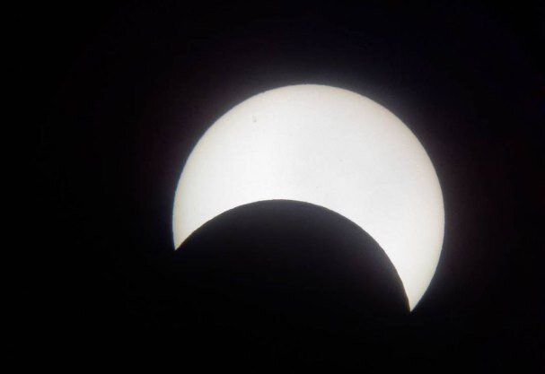 تصاویری از خورشید گرفتگی سوم آبان ماه ۱۴۰۱